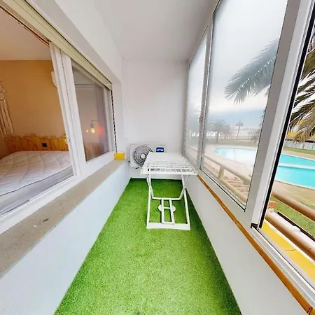 60 M2, Piscine Premiere Ligne De Roses